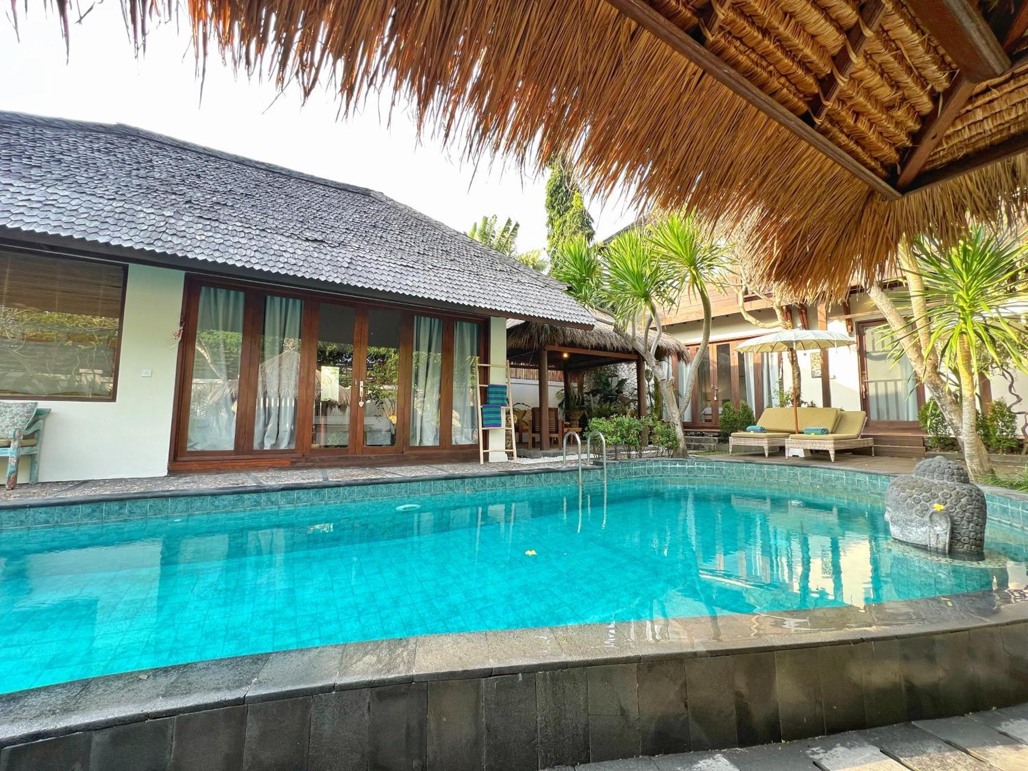 VILLA NICOLE 5BR PARADISE, QUIET AREA IN CENTRAL OBEROI SEMINYAK, SEMINYAK  (BALI) **